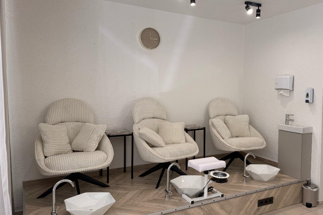 The One Signature beauty&nails studio, Vilnius, Operos teatras, Vilnius