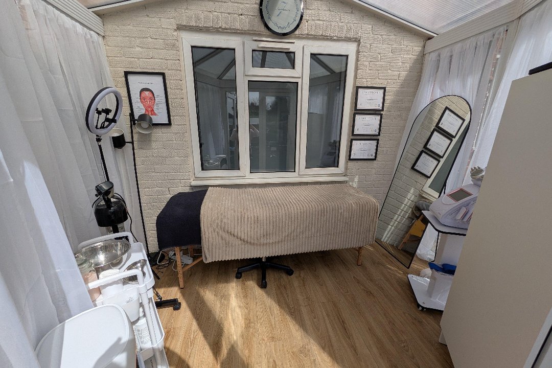 7Aesthetics, Chessington North, London