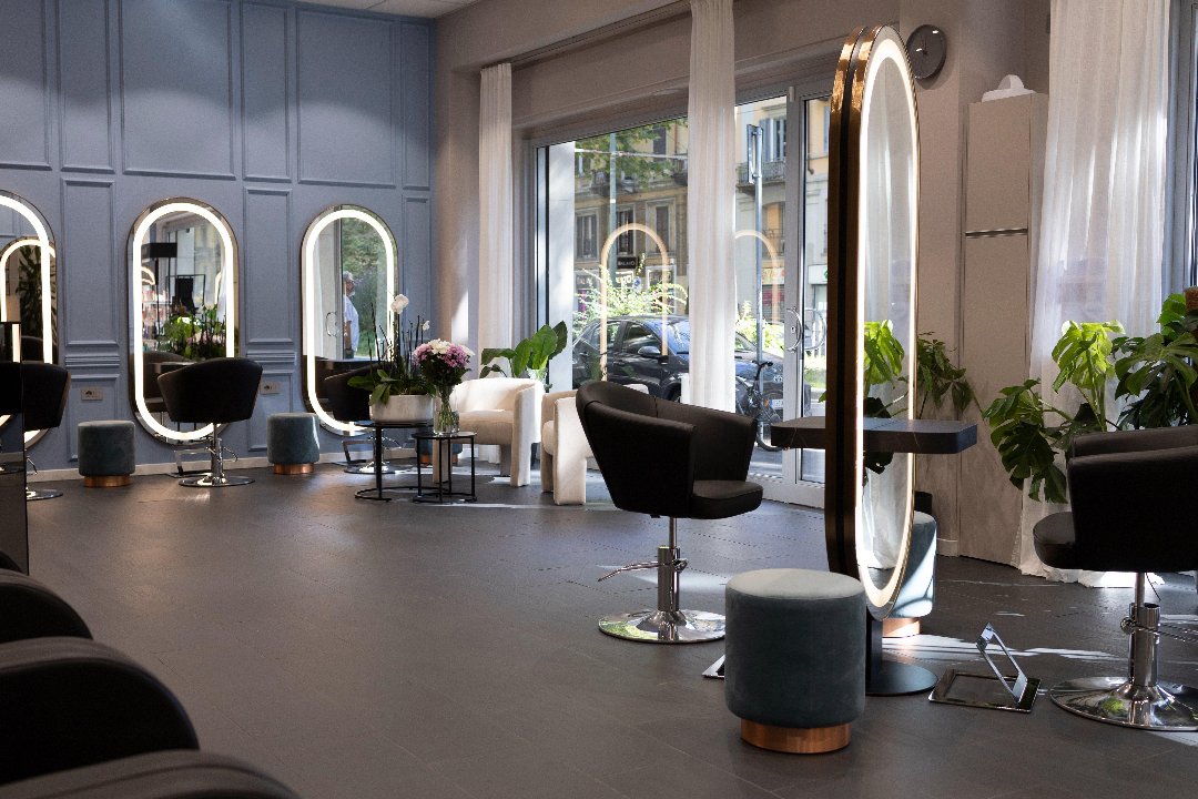 Oscar Moccia Hair Beauty, Libia, Milano