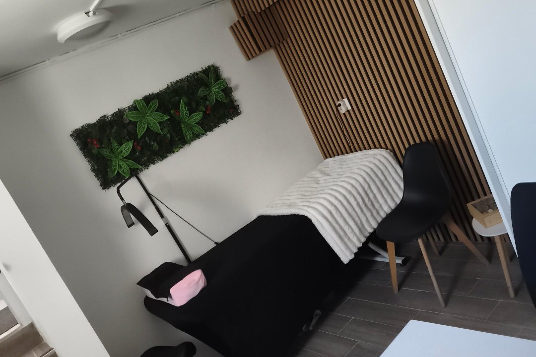 Monda Onglerie Et Cils, Saint Sever, Nouvelle Aquitaine