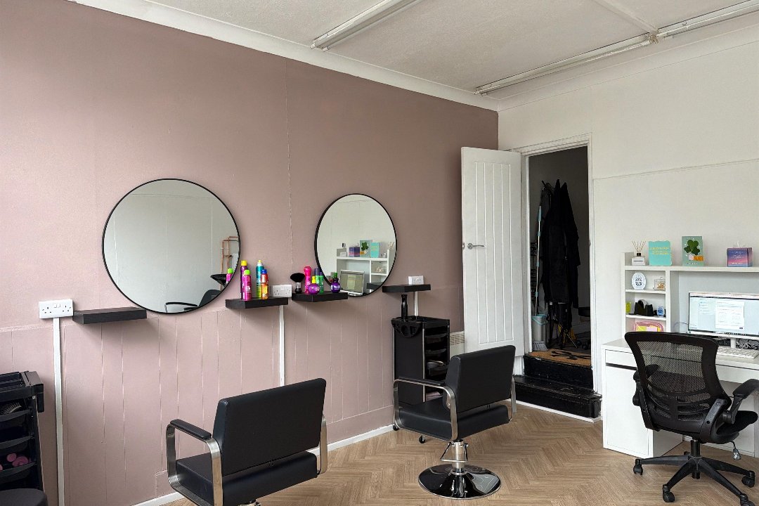 Mirror Mirror Hair, Farnley, Leeds