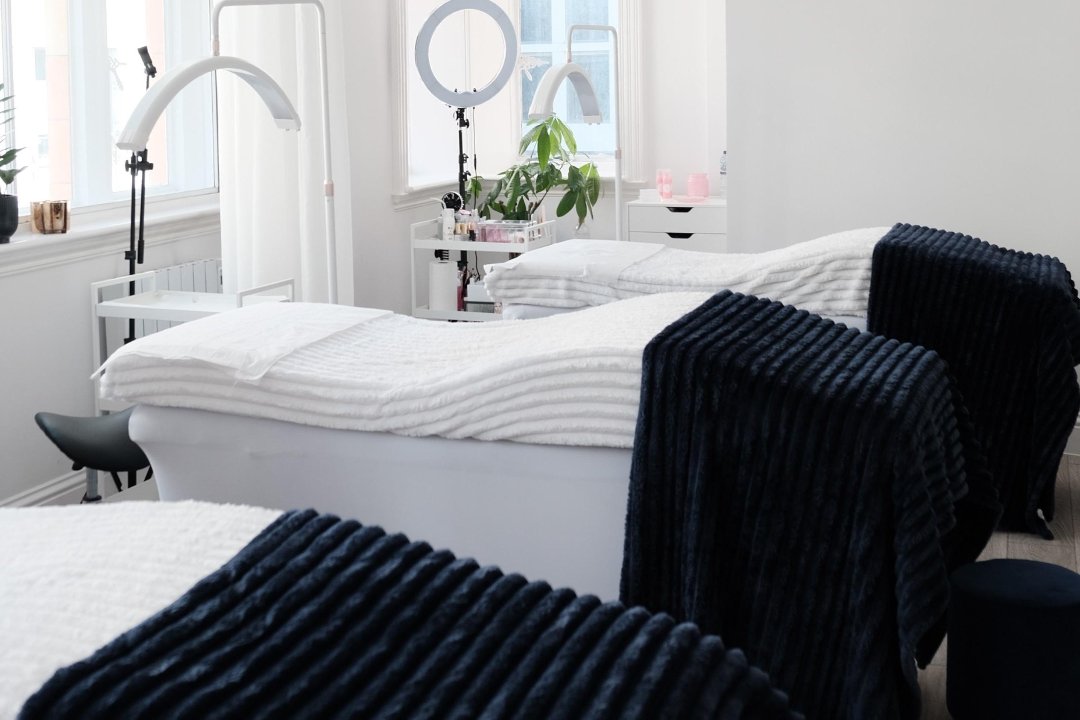 Hennylash, Threadneedle Street, London