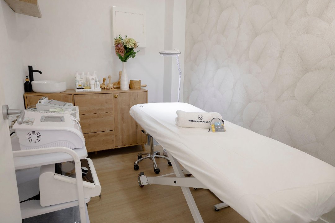 AMA Belleza y Bienestar, Alameda de Osuna, Madrid