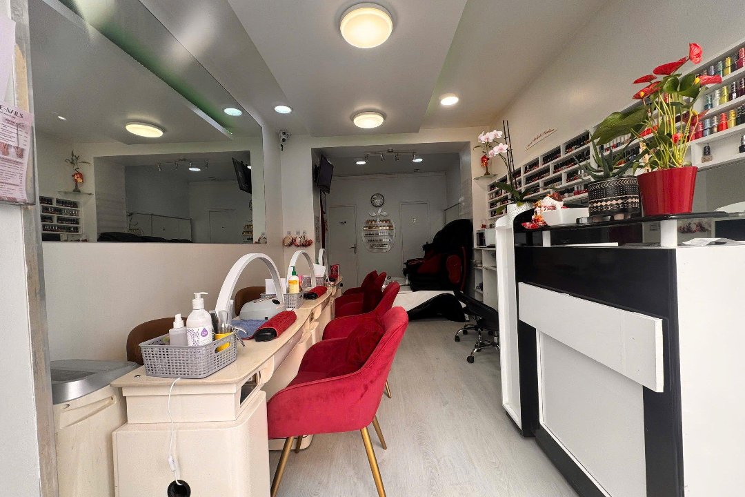 Tiphaine - Nails, Rue de Vaugirard, Paris