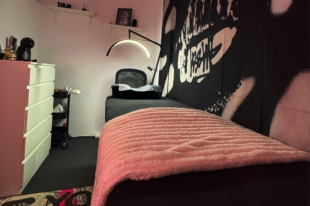 Isabelly Glow, Amadora