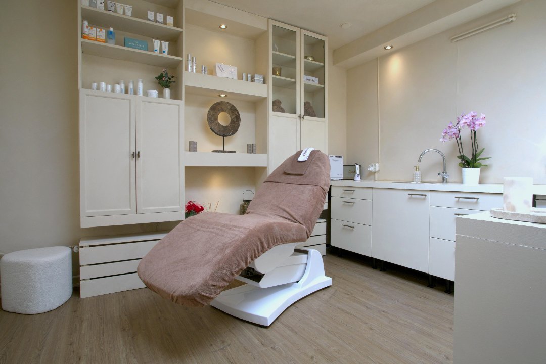 Dermatique - huidtherapie , Badhoevedorp, Noord-Holland