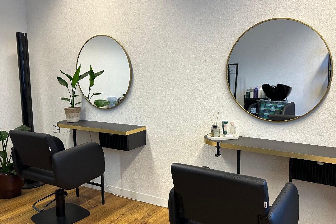 daycrunch Coiffure by Nina., Opfikon