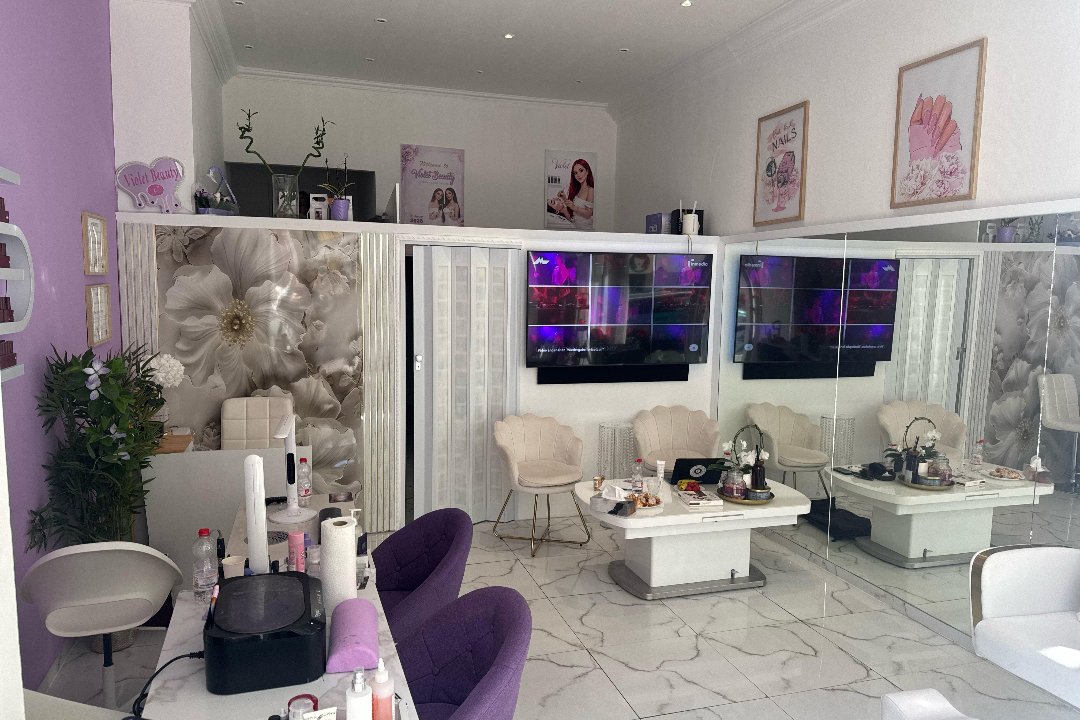 Violet Beauty, Charlottenburg, Berlin