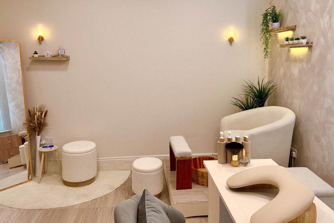 Suav Nails & Beauty, Enfield Chase, London
