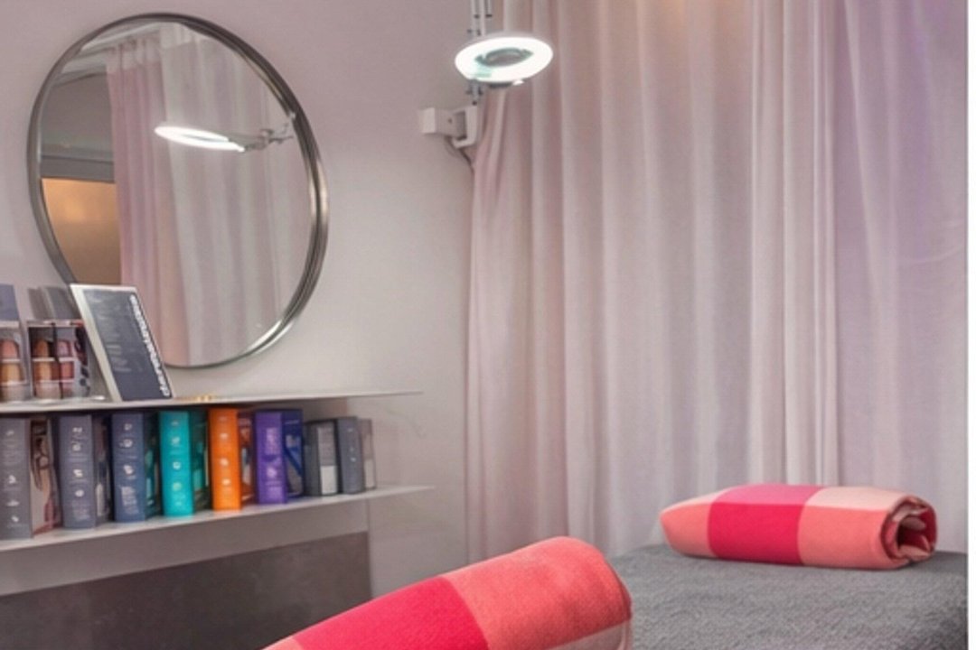 Curl Up Beauty, Exeter