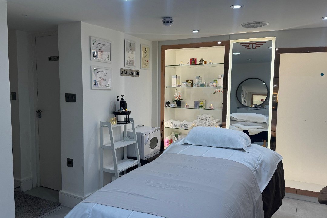 Amphawa Spa    Thai Massage and Beauty, Knightsbridge, London