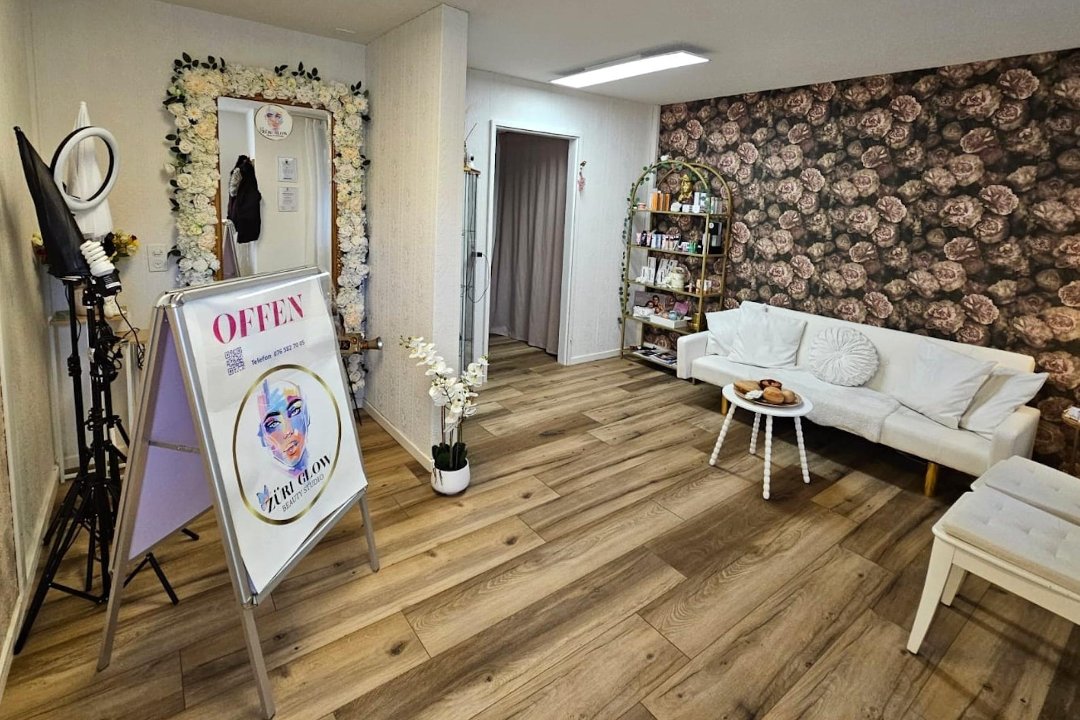 Züri Glow Beauty Studio, Kreis 9, Zürich