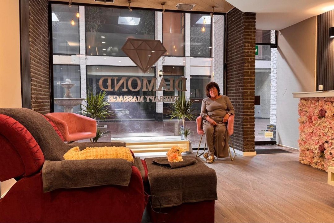 Diamond therapy massage, Ringlaan station, Antwerpen