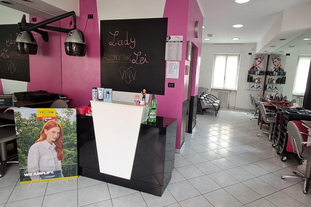 Lady Lei, Grugliasco, Piemonte