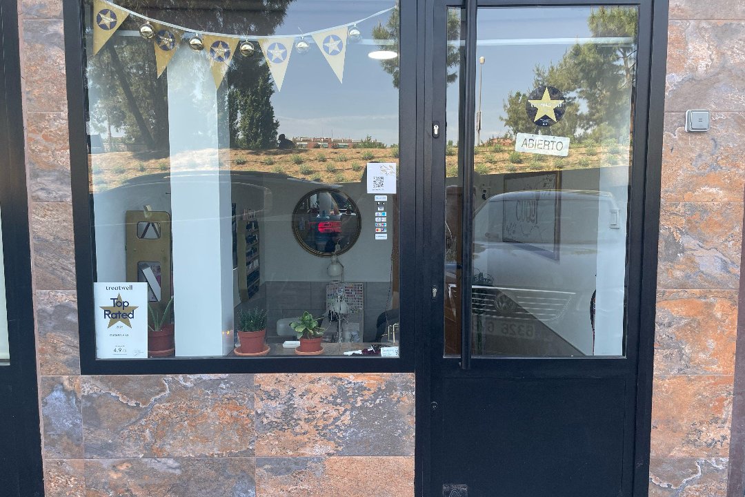 Essential Aesthetics by Florca, Almendrales, Madrid