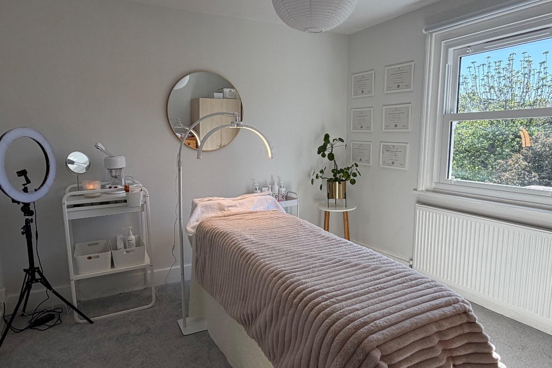 Anna Maria Skin, Fortis Green, London