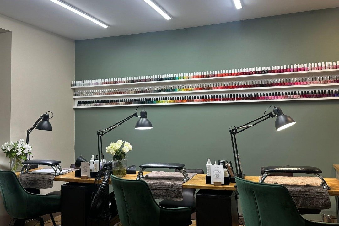 Nailspa, Huddersfield Station, Kirklees