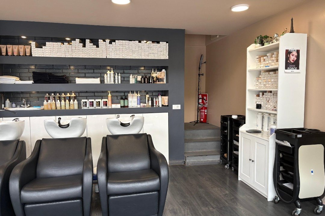 Martina Beauty Salon, Monza, Lombardia