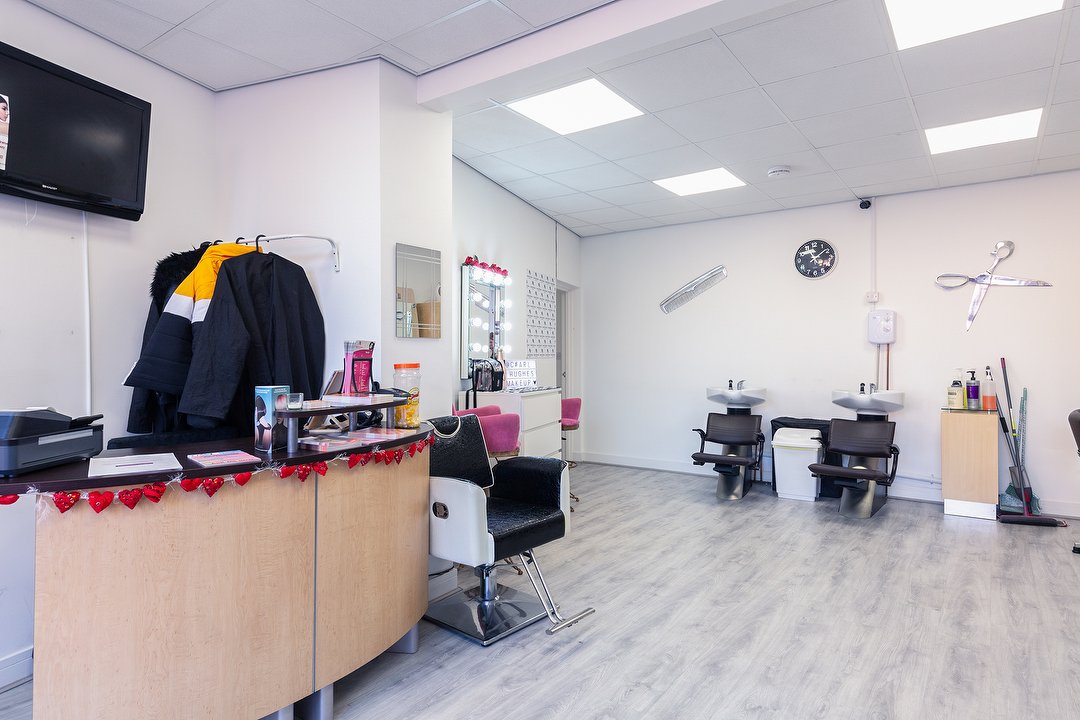 Creme de la Creme Hair & Beauty Lounge Hair Salon in Widnes, Cheshire