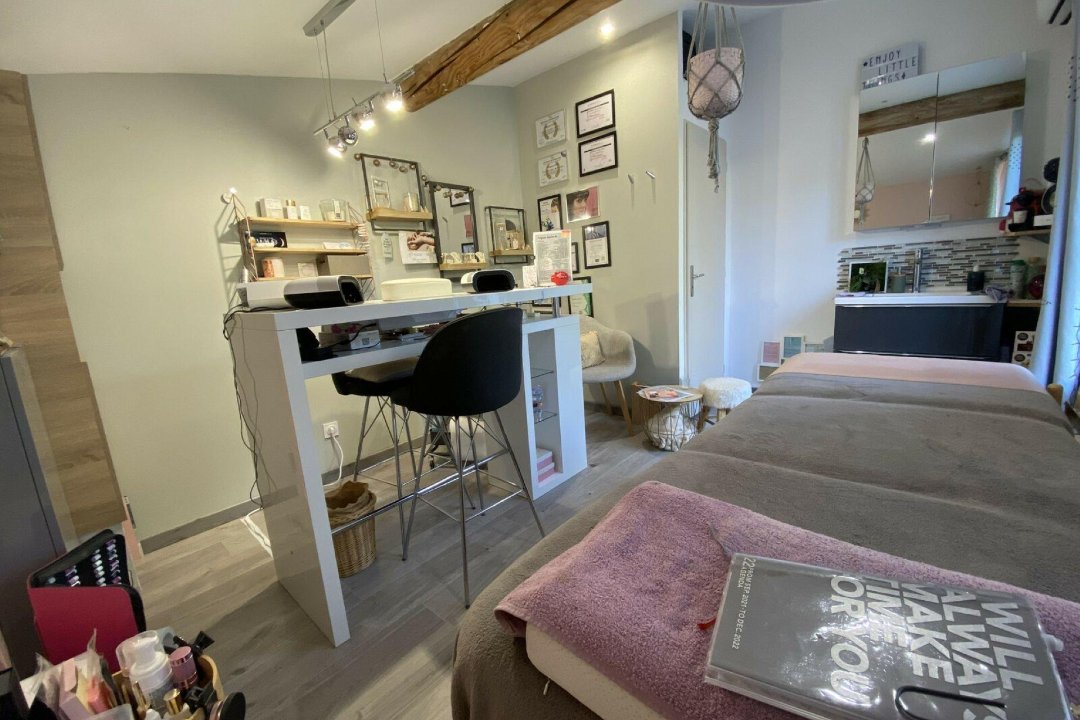 Virgin'nails Onglerie | Onglerie et Extensions de cils à St Gilles, Saint Gilles, Languedoc-Roussillon