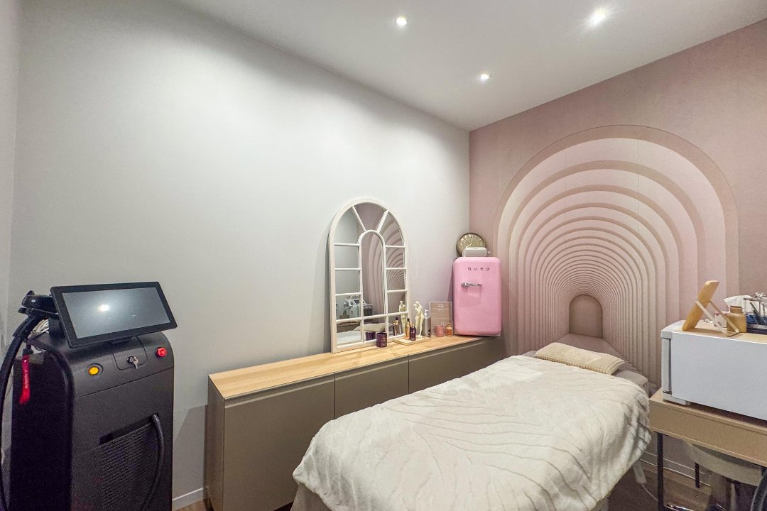 Nude Studio, Ouchy, Kanton Waadt