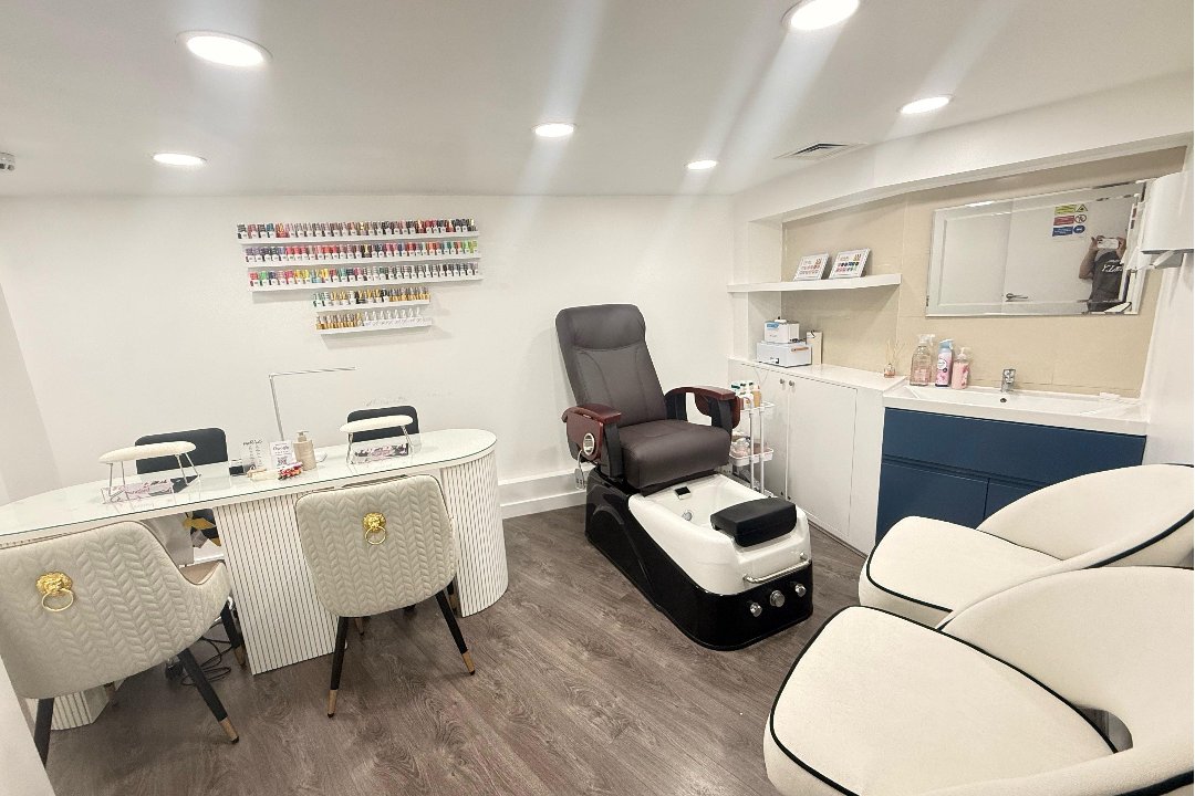 LuxHouse Nails, Bishops Park, London