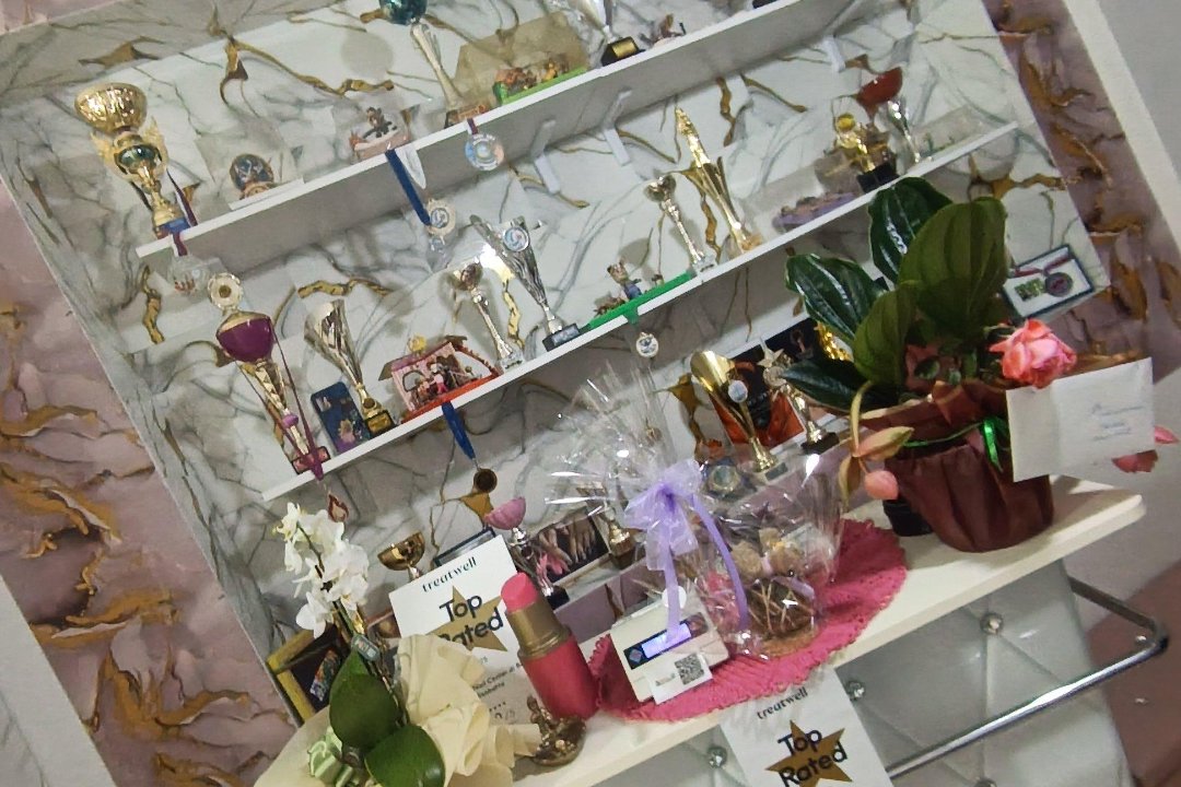Fiori di Loto Nail Center di Boasso Elisabetta, Vergine Maria, Sardegna