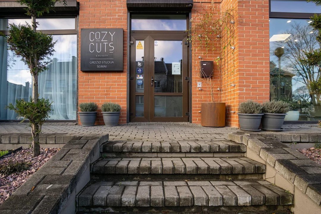 Kirpėja koloristė Beata @  Cozy cuts & Beauty, Žveryno tiltas, Vilnius