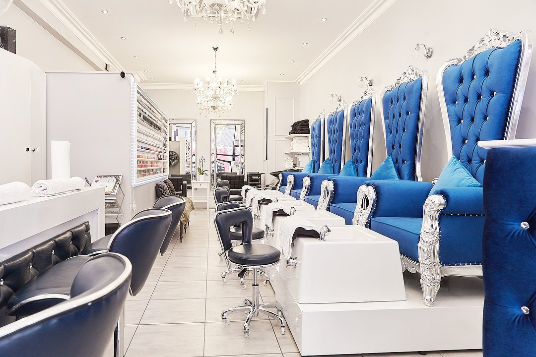 LUXX Nails & Beauty Bar, Holborn, London