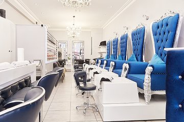 LUXX Nails & Beauty Bar