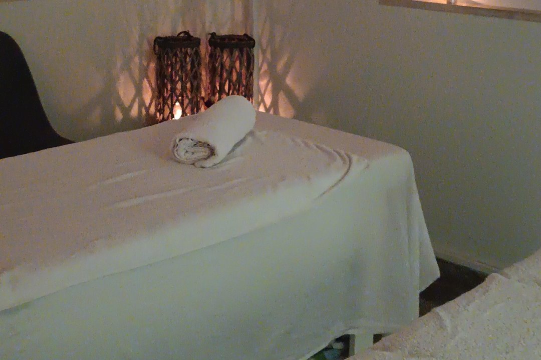 Wellness Centre - All Natural Non Toxic Massage & Facials, Maleme, Crete