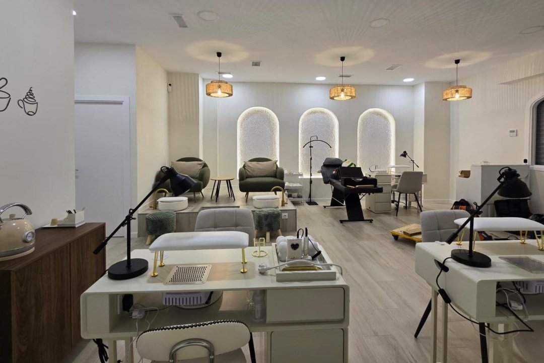 Nikos Beauty Studio, Metro Barrio del Pilar, Madrid