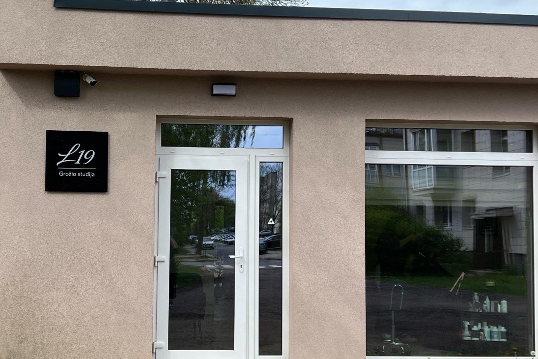 L19 Grožio Studija, Lentvaris