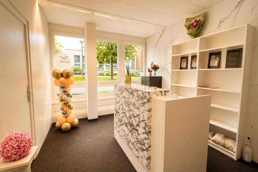 Decoure Beauty, Baden