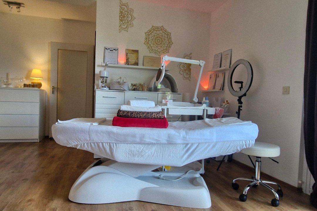 Parwana Beauty, Schlüterstraße / Arbeitsagentur, Düsseldorf