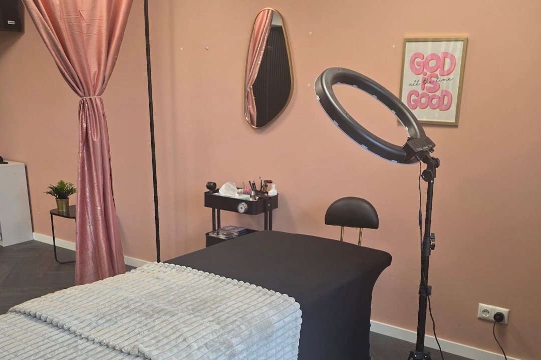 Brysha B Beauty Room, Hoogvliet markt, Rotterdam