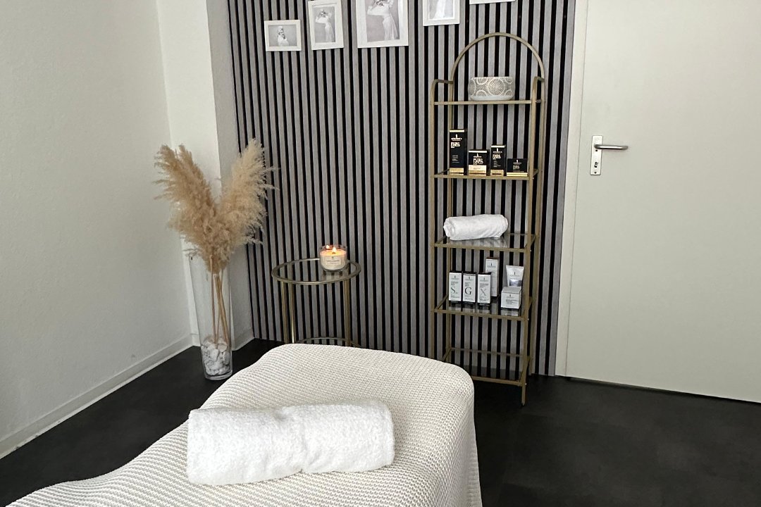 M Lux Lash & Beauty, zu weiteren Stadtteilen, Stuttgart