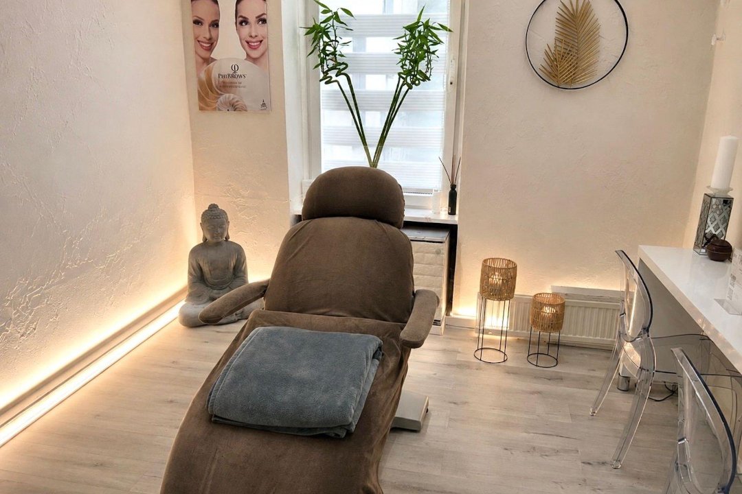 Inkfinity Beauty - Mina Mansoor im by Walid Hairstylist, Botanischer Garten, Berlin