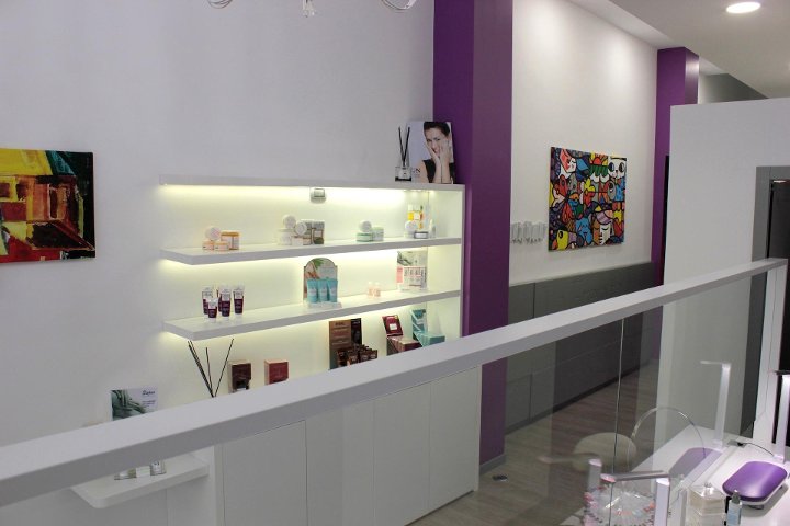 La French - Beatillo - Onglerie Bari - Photo de galerie - OneBooking