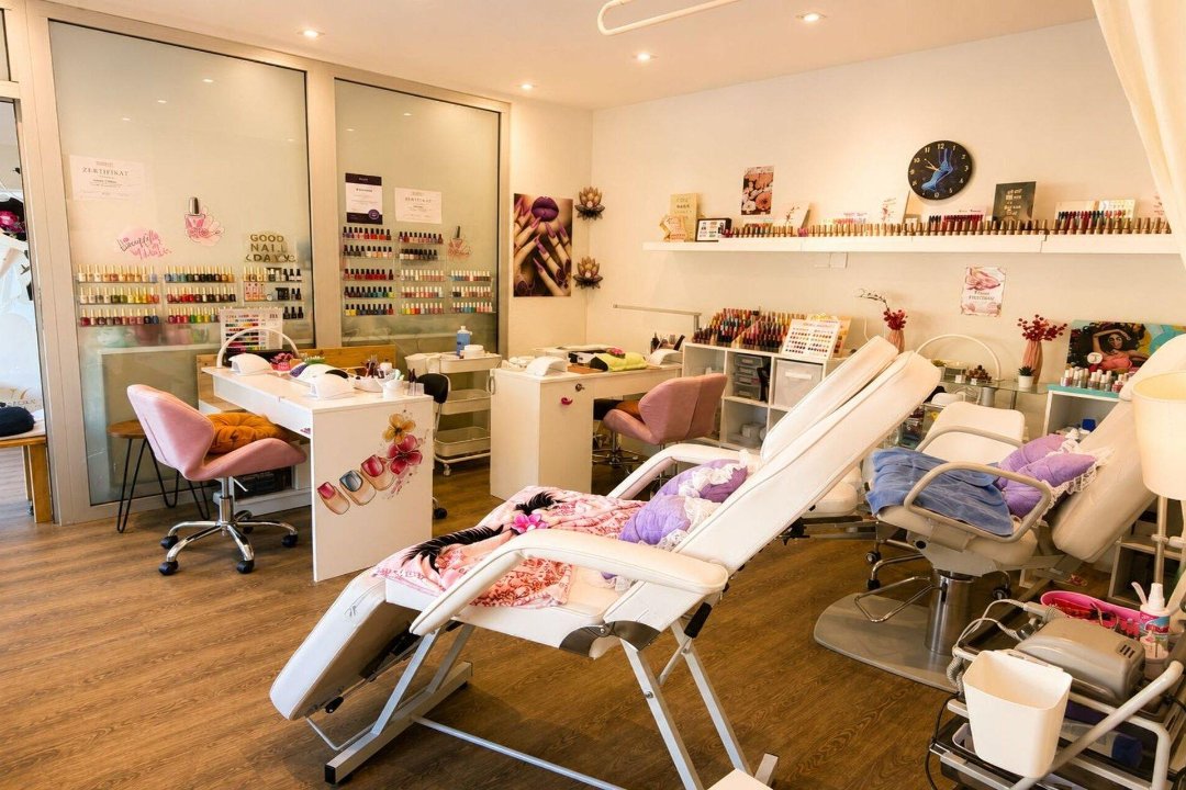 Monika Wellness Beauty und Medizinische Praxis, Neuenhof, Kanton Aargau