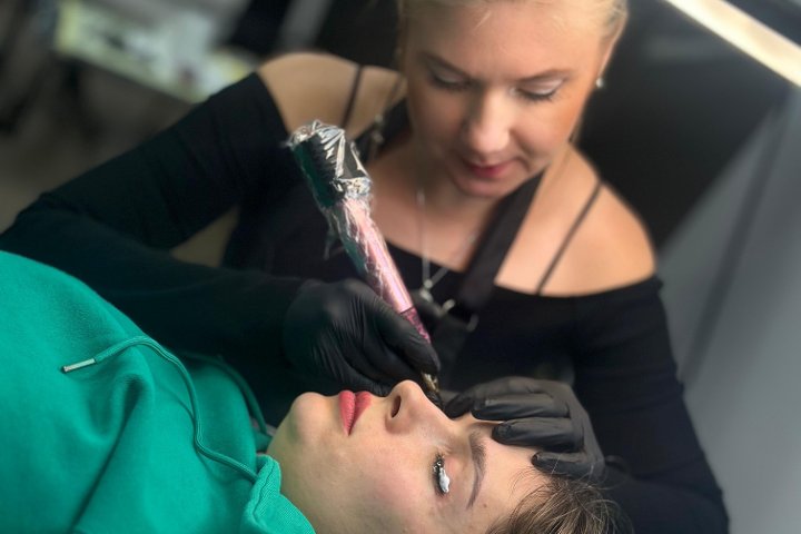Vladyslava Charnley - Trucco Permanente - Laser