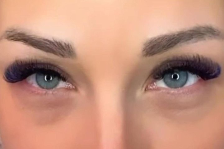 Yulia Lashbrow Maker - Sourcils & cils Melito di Napoli - Photo de galerie - OneBooking