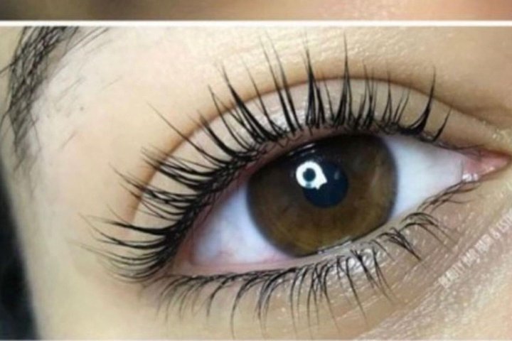 Yulia Lashbrow Maker - Sourcils & cils Melito di Napoli - Photo de galerie - OneBooking