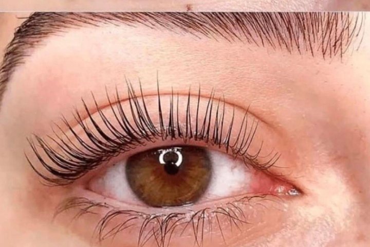 Yulia Lashbrow Maker - Sourcils & cils Melito di Napoli - Photo de galerie - OneBooking