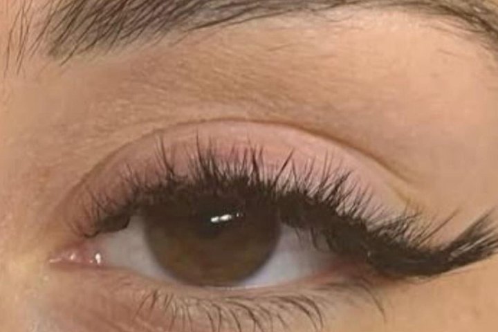 Yulia Lashbrow Maker - Sourcils & cils Melito di Napoli - Photo de galerie - OneBooking