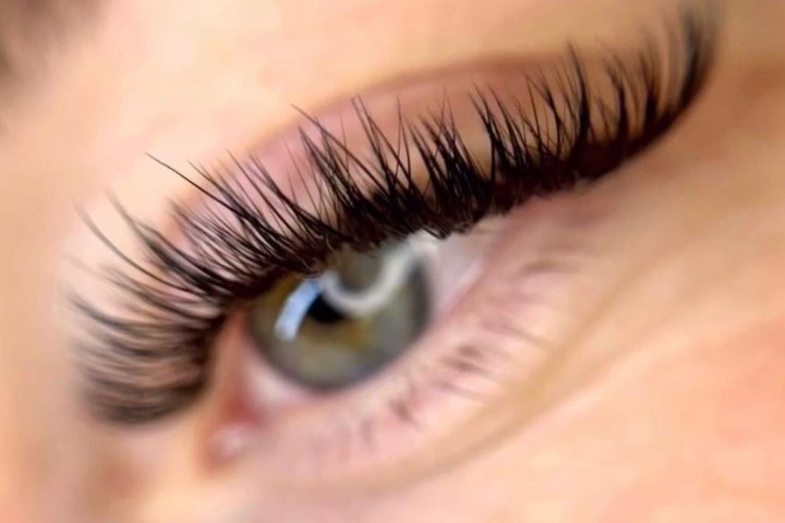 Yulia Lashbrow Maker - Sourcils & cils Melito di Napoli - Photo de galerie - OneBooking