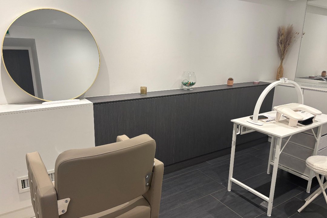 Aura Signature by Natacha, Rue des Martyrs, Paris