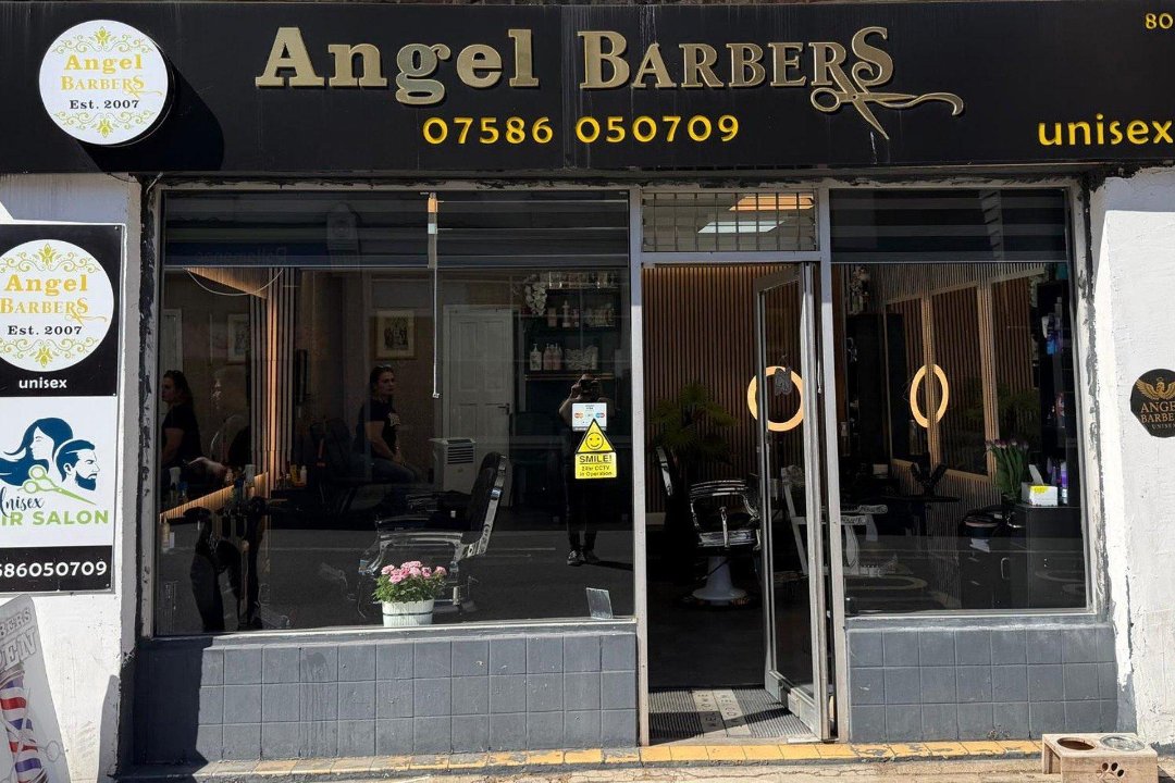 Angel Barbers Unisex, Richmond Station, London