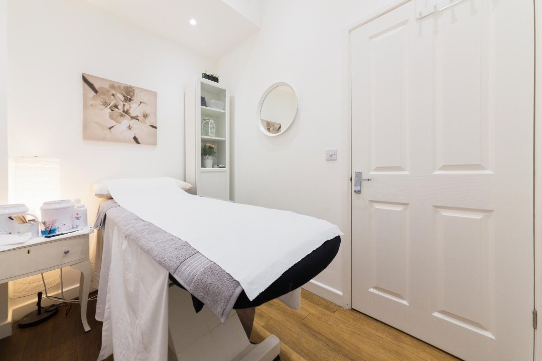 Girl London, Victoria, London