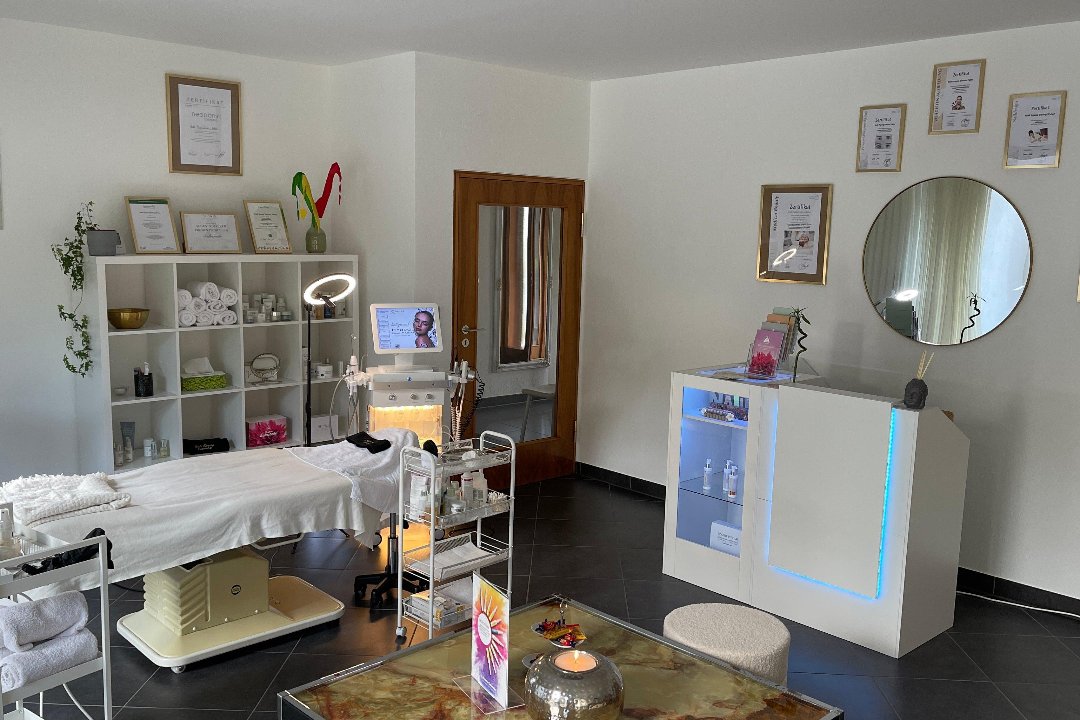 Bali Beauty & Wellness Point, Harheim, Frankfurt am Main